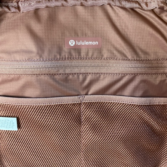 Sold Lululemon Double Zip Backpack 22L Color Spiced Chai NWT - Picture 9 of 13